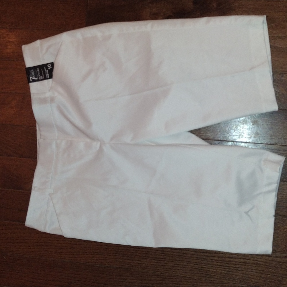 NWT New Your and Company Bermuda Shorts Size 10